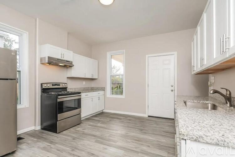 301 Admiral Drive 4 Beds Single Family Home for Rent - Photo gallery 3