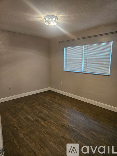 611 South Mills Avenue 2 Beds Apartment for Rent - Photo gallery 3
