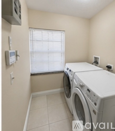 712 Northeast 3rd Avenue 3 Beds Single Family Home for Rent - Photo gallery 1