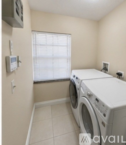712 Northeast 3Rd Avenue 3 Beds Apartment for Rent