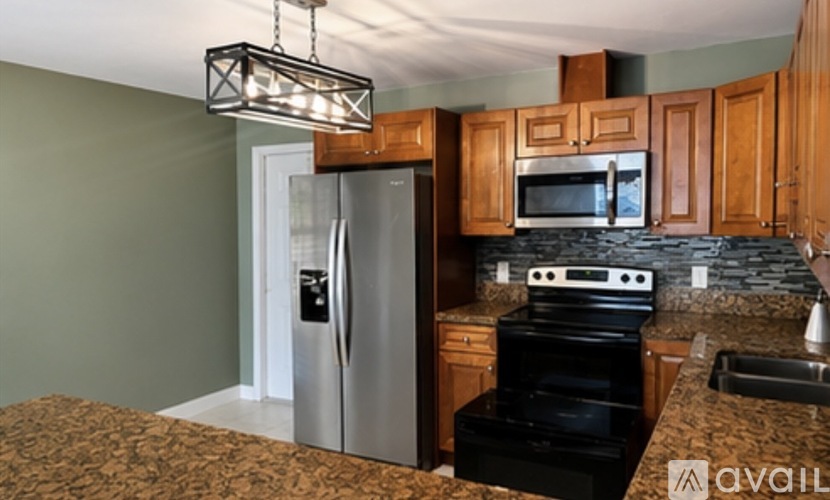712 Northeast 3rd Avenue 3 Beds Single Family Home for Rent - Photo gallery 3