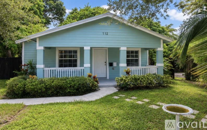 712 Northeast 3rd Avenue 3 Beds Single Family Home for Rent - Photo gallery 5