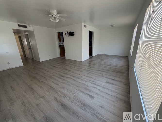 4702 North 76th Avenue 3 Beds Single Family Home for Rent - Photo gallery 3