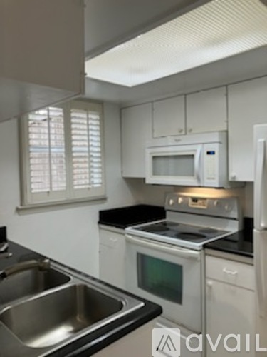 4040 Travis Street 2 Beds Apartment for Rent - Photo gallery 4