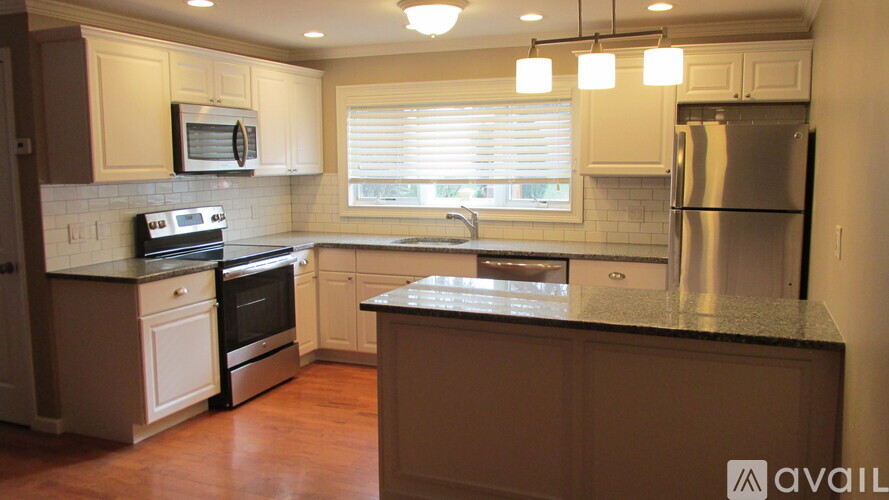 Cottage In Queens 1 Single Family Home for Rent - Photo gallery 4