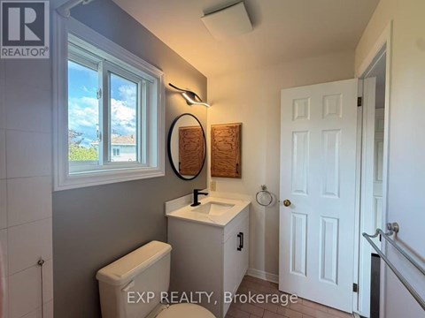 18 ARBORDALE CRESCENT 3 Beds Apartment for Rent