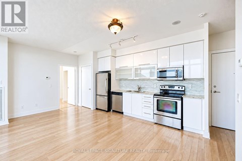 903 - 90 STADIUM ROAD 2 Beds Apartment for Rent