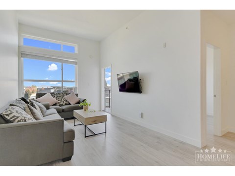 501 7809 209 STREET 2 Beds Apartment for Rent