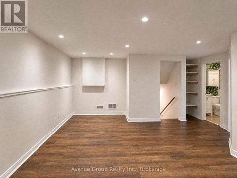 LOWER - 54 LEGGOTT AVENUE 3 Beds Apartment for Rent
