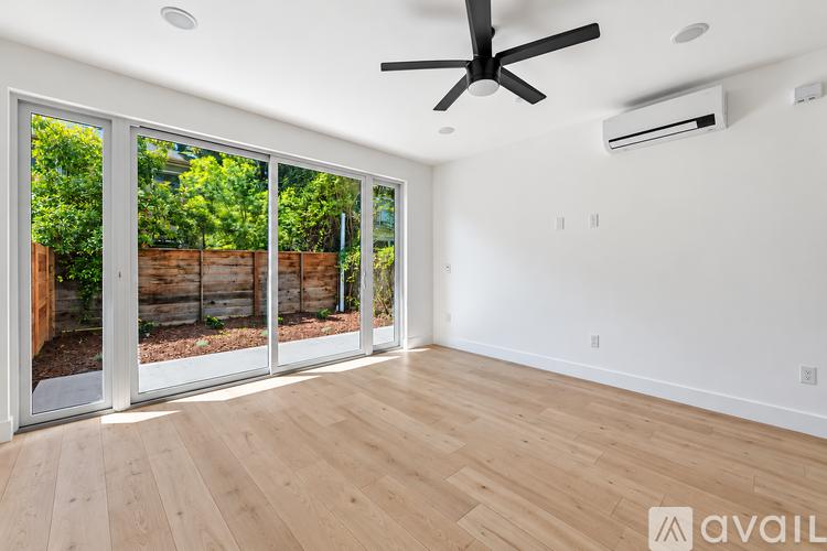 1014 Uptown Alley 1 Apartment for Rent - Photo gallery 1