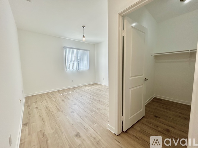 9731 Vesper Ave 4 Beds Apartment for Rent - Photo gallery 2