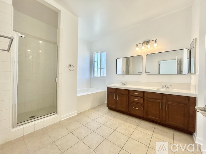 9731 Vesper Ave 4 Beds Apartment for Rent - Photo gallery 4