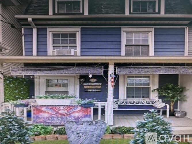 South Avenue 3 Beds Single Family Home for Rent - Photo gallery 1