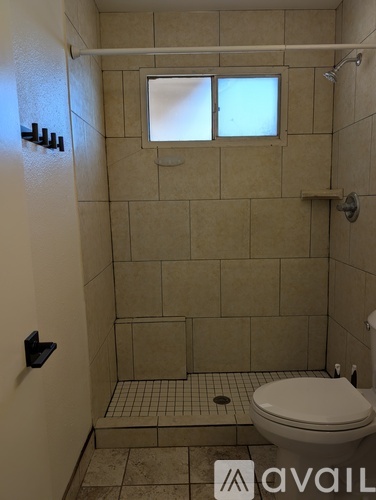 715 W 18th St 4 Beds Single Family Home for Rent - Photo gallery 3