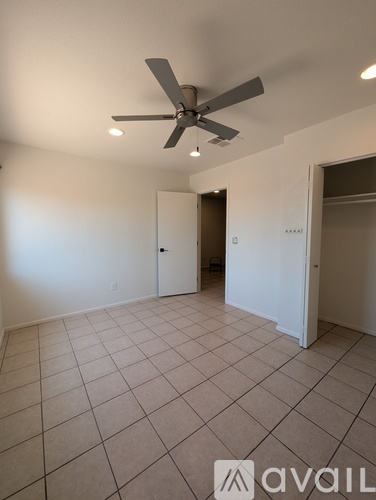 715 W 18th St 4 Beds Single Family Home for Rent - Photo gallery 4