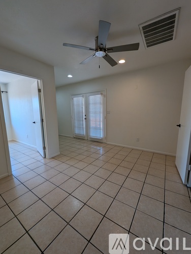 715 W 18th St 4 Beds Single Family Home for Rent - Photo gallery 5