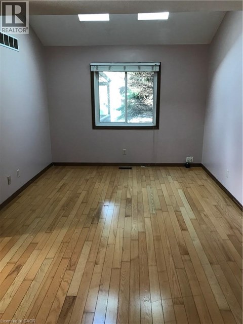 634A PINEROW Crescent 3 Beds Apartment for Rent