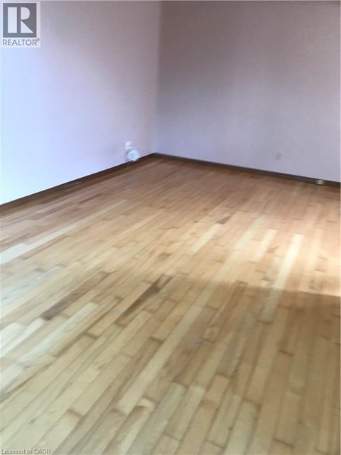 634A PINEROW Crescent 3 Beds Apartment for Rent