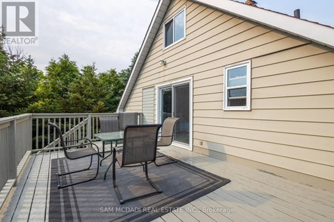 UPPER - 14011 TRAFALGAR ROAD 2 Beds Apartment for Rent