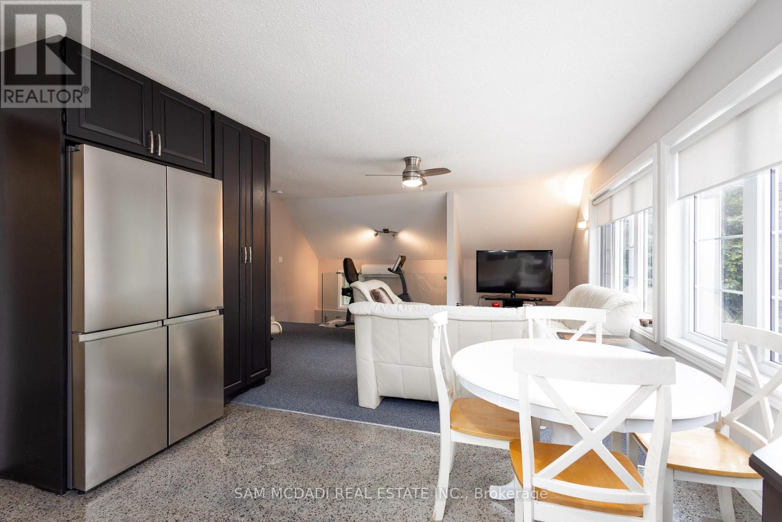 2 bedroom apartment - UPPER - 14011 TRAFALGAR ROAD Upper, Halton Hills (Rural Halton Hills) 2