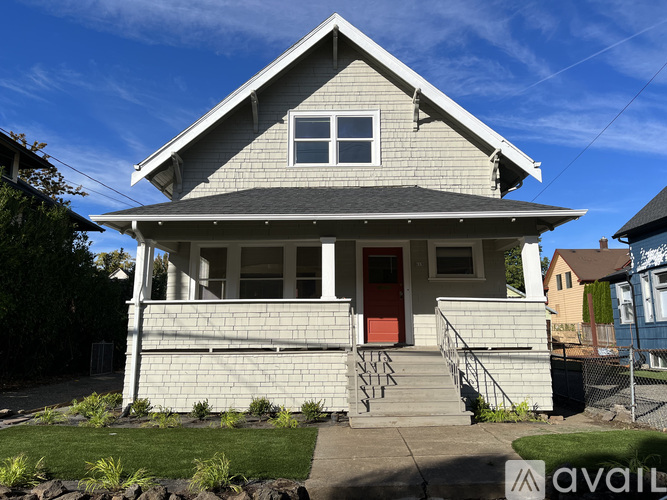619 Northeast Stanton Street 4 Beds Single Family Home for Rent - Photo gallery 3