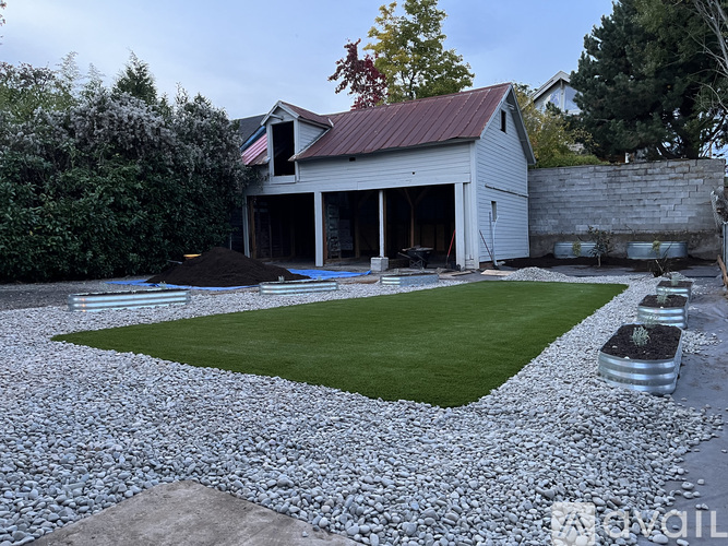 619 Northeast Stanton Street 4 Beds Single Family Home for Rent - Photo gallery 5