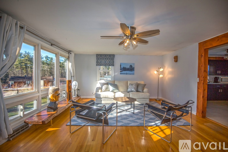 40 Debra Avenue 4 Beds Single Family Home for Rent - Photo gallery 2