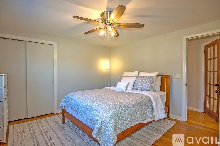 40 Debra Avenue 4 Beds Single Family Home for Rent - Photo gallery 3