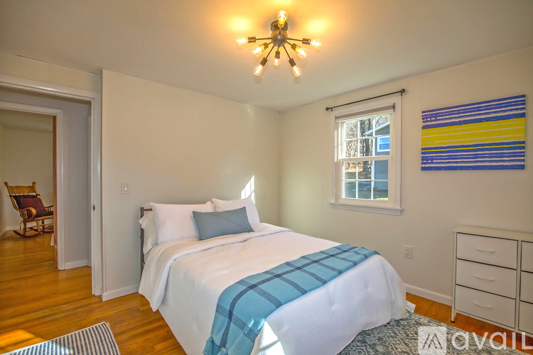 40 Debra Avenue 4 Beds Single Family Home for Rent - Photo gallery 5