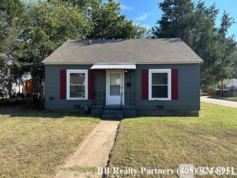 4704 E 7Th St 2 Beds Apartment for Rent