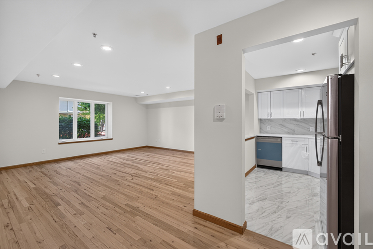 73 Essex Avenue 3 Beds Apartment for Rent - Photo gallery 4