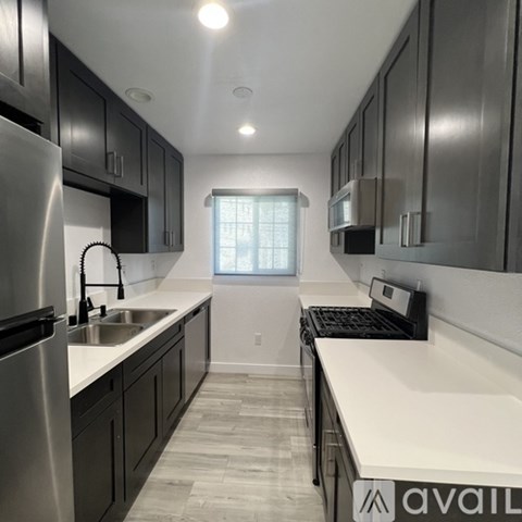 900 W College St 2 Beds Apartment for Rent