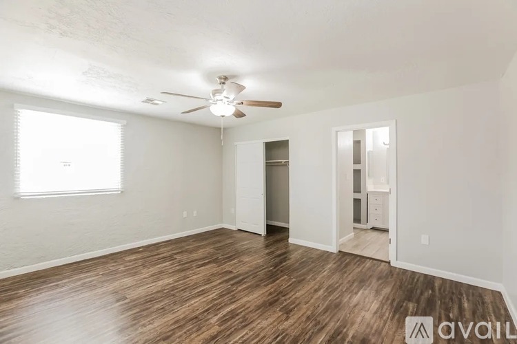 883 N Elmwood Dr 4 Beds Single Family Home for Rent - Photo gallery 2
