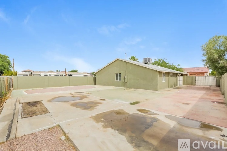 883 N Elmwood Dr 4 Beds Single Family Home for Rent - Photo gallery 3