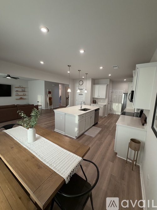 5515 Grass Lk Dr 4 Beds Single Family Home for Rent - Photo gallery 1