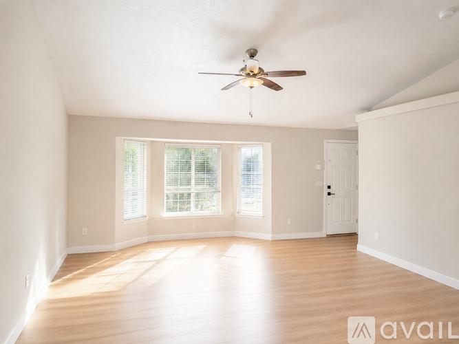 688 Viking Ln SE 3 Beds Single Family Home for Rent - Photo gallery 4