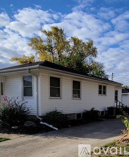 2705 Main St 3 Beds Apartment for Rent