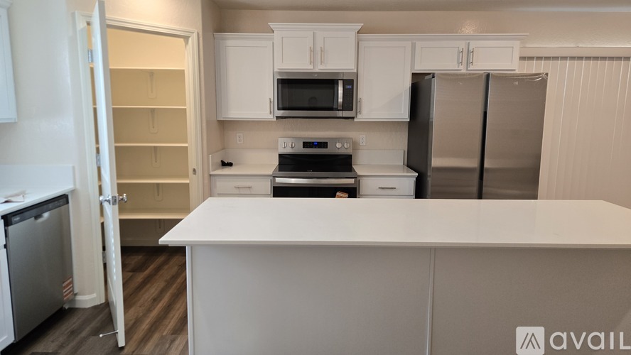 2376 South Bush Avenue 3 Beds Single Family Home for Rent - Photo gallery 4
