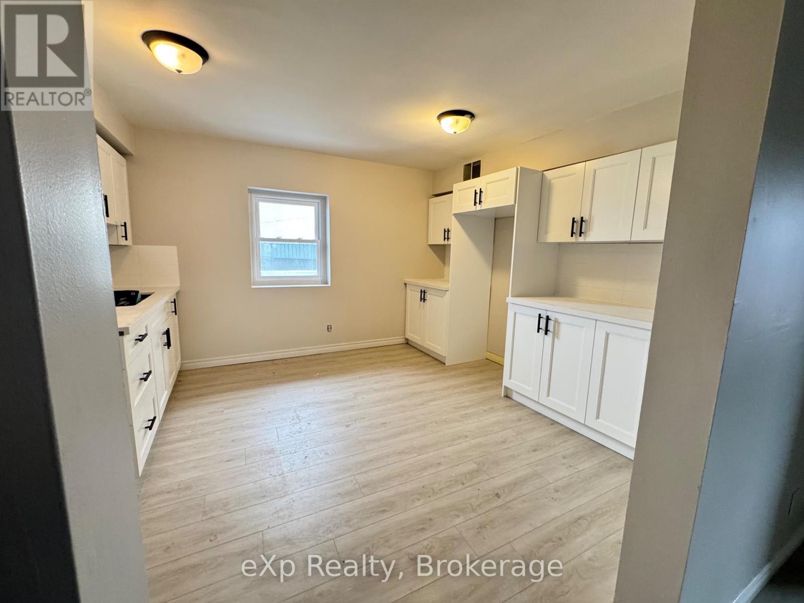 2 bedroom apartment - APT 2 - 2 KING STREET Apt 2, Quinte West (Trenton Ward) 4