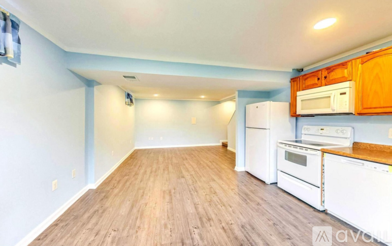 18708 Flower Hill Way 1 Apartment for Rent - Photo gallery 3