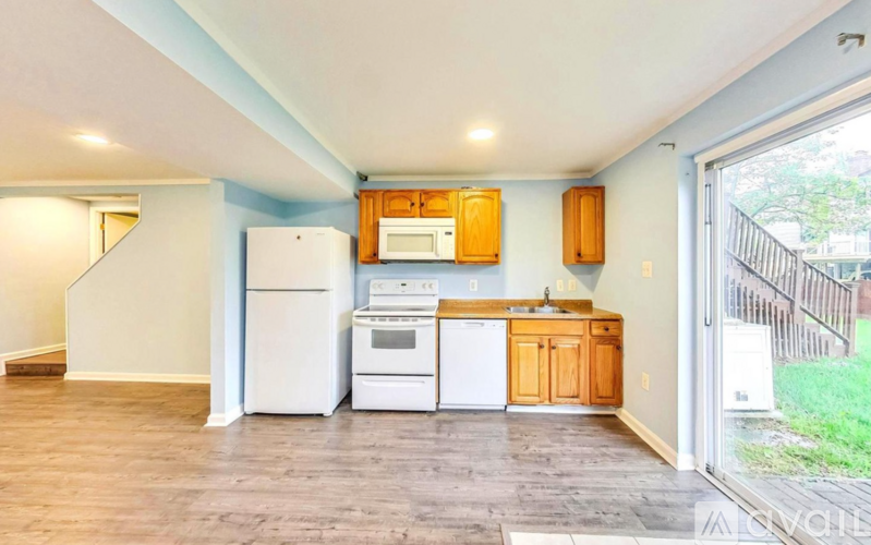 18708 Flower Hill Way 1 Apartment for Rent - Photo gallery 4