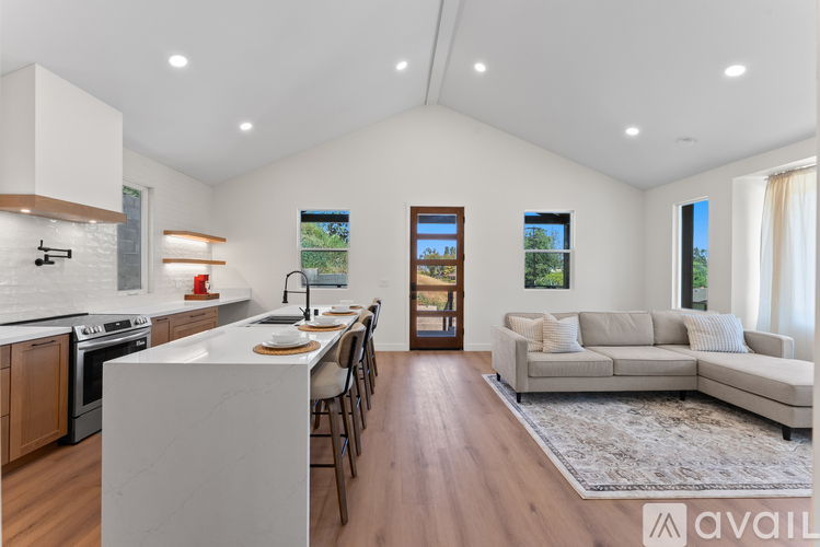 1075 Garfield Avenue 3 Beds Single Family Home for Rent - Photo gallery 1