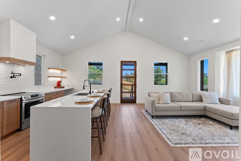 1075 Garfield Avenue 3 Beds Apartment for Rent