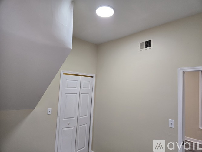 3046 W Lyndale St 3 Beds Apartment for Rent - Photo gallery 3