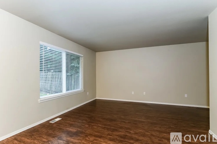 6116 76th Avenue Northeast 3 Beds Single Family Home for Rent - Photo gallery 3
