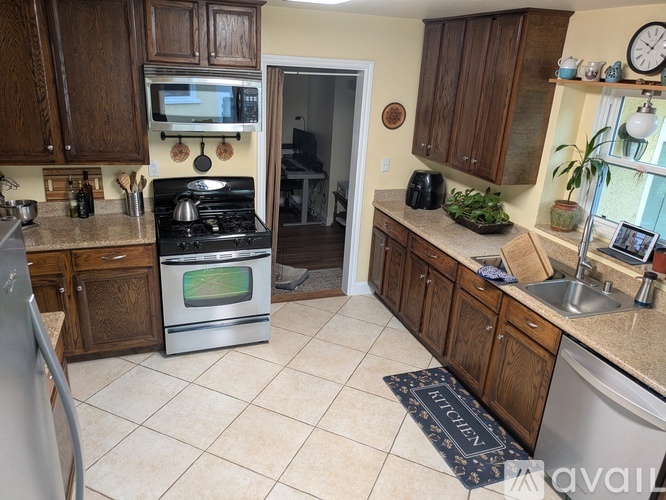5762 Olvera Avenue 3 Beds Single Family Home for Rent - Photo gallery 5