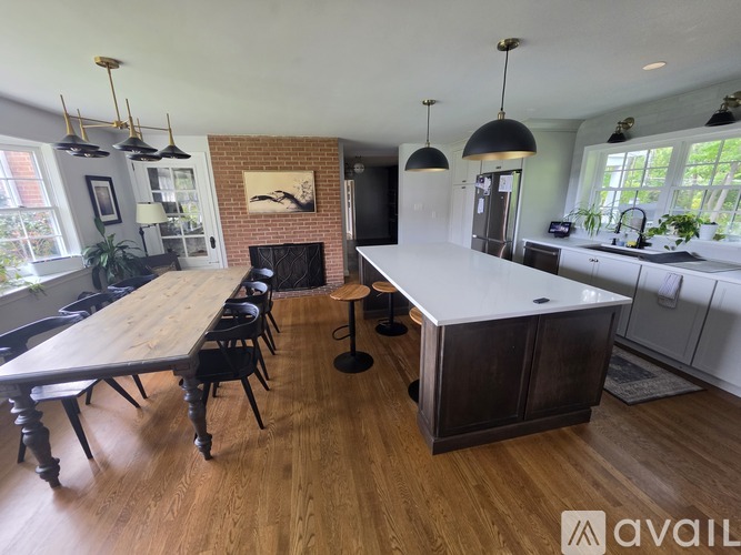 4739 Neptune Drive 5 Beds Single Family Home for Rent - Photo gallery 2