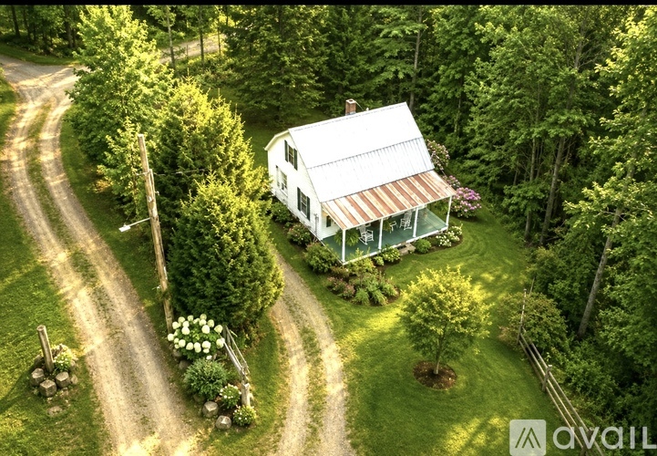 29 Markham Lane 2 Beds Single Family Home for Rent - Photo gallery 1