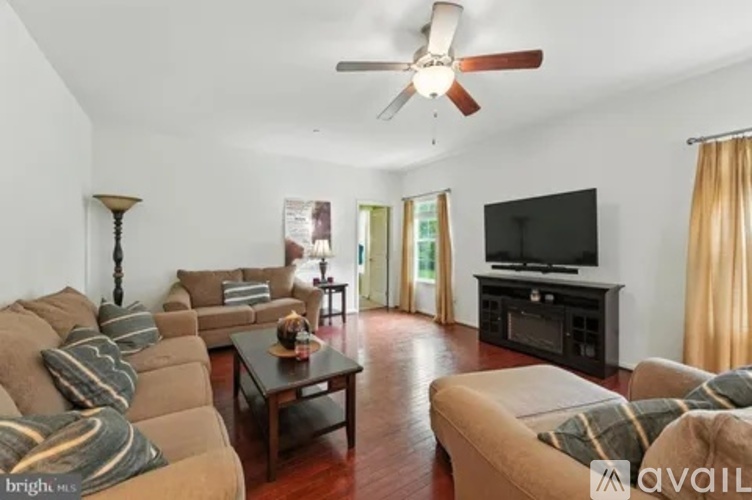 156 Thomas Jefferson Terrace 5 Beds Single Family Home for Rent - Photo gallery 2