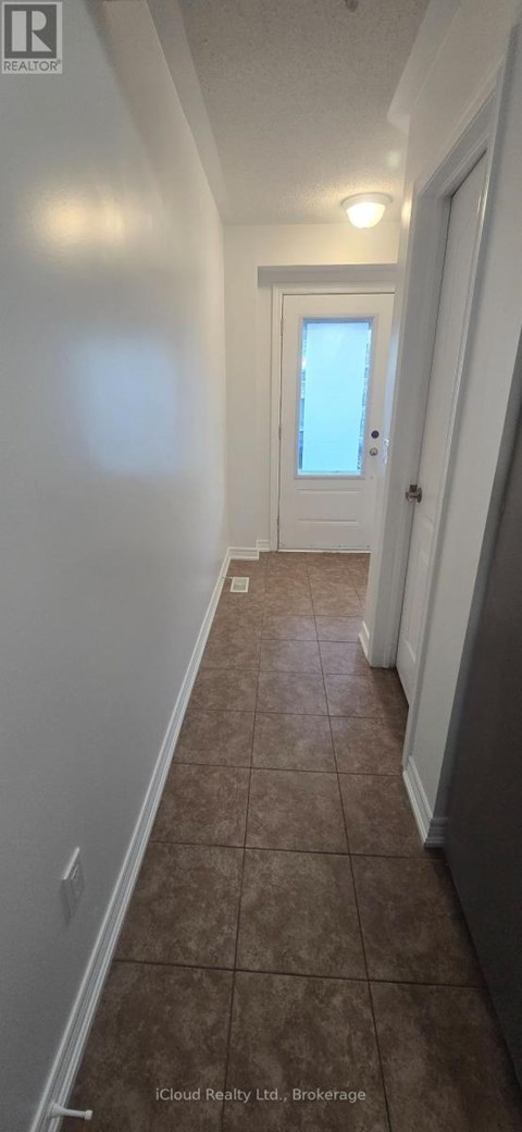 782 COOK CRESCENT 3 Beds Apartment for Rent